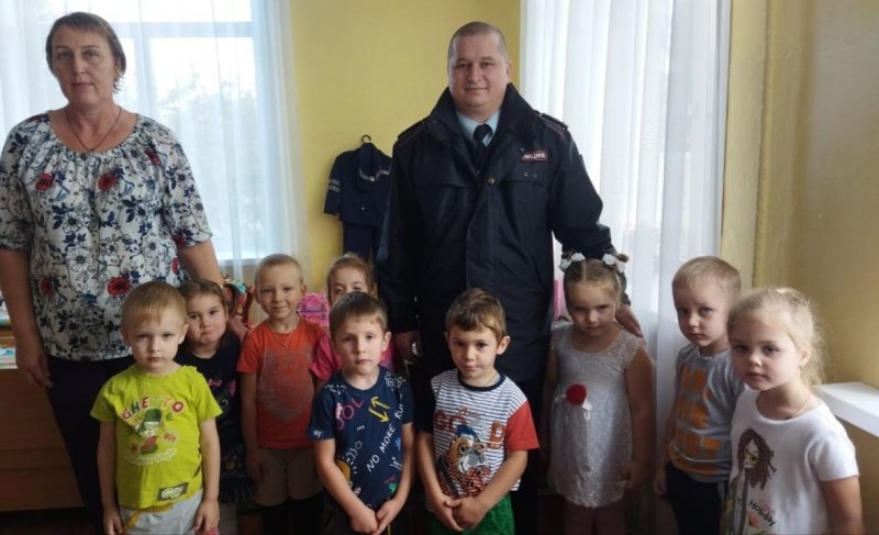 Госавтоинспекторы встретились с воспитанниками детского сада